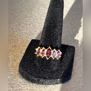 Vintage Avon Ring Gold Tone with 5 Amethyst colored stones, Size 8.5 like new!!